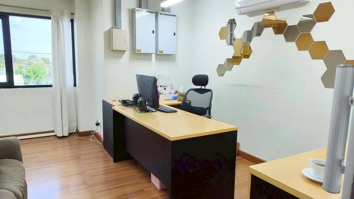 ให้เช่าสำนักงาน 5 ชั้นพร้อมโกดัง ซอยรามคำแหง 118 แยก 42-2 ถนน รามคำเเหง แขวงสะพานสูง เขตสะพานสูง กทม. 14