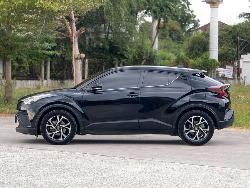 Toyota C-HR Hybrid  Y19 Wagon 4dr HV HI CVT FWD top  1.8 (Hybrid) (MNC). สีดำ ออโต้ 6