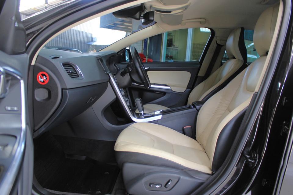 รหัสรถ JRS6700 Volvo V60 1.6 DRIVe Wagon ปี2013 13