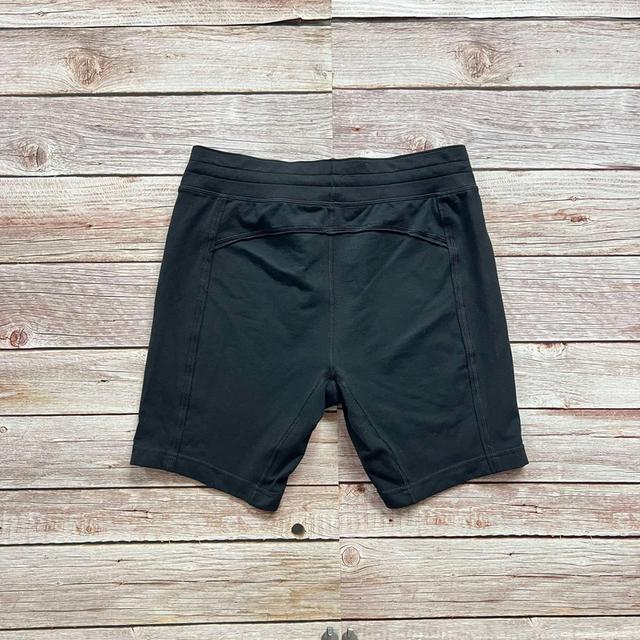 กางเกงขาสั้น lululemon