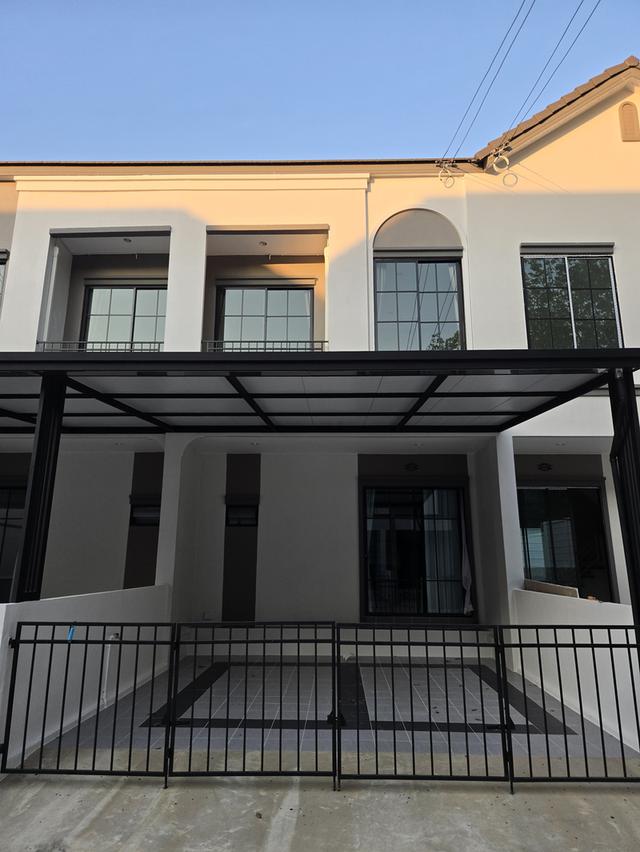 บ้านใหม่ให้เช่า ทาวน์โฮม 2 ชั้น 2 ห้องนอน 2 ห้องน้ำ 2