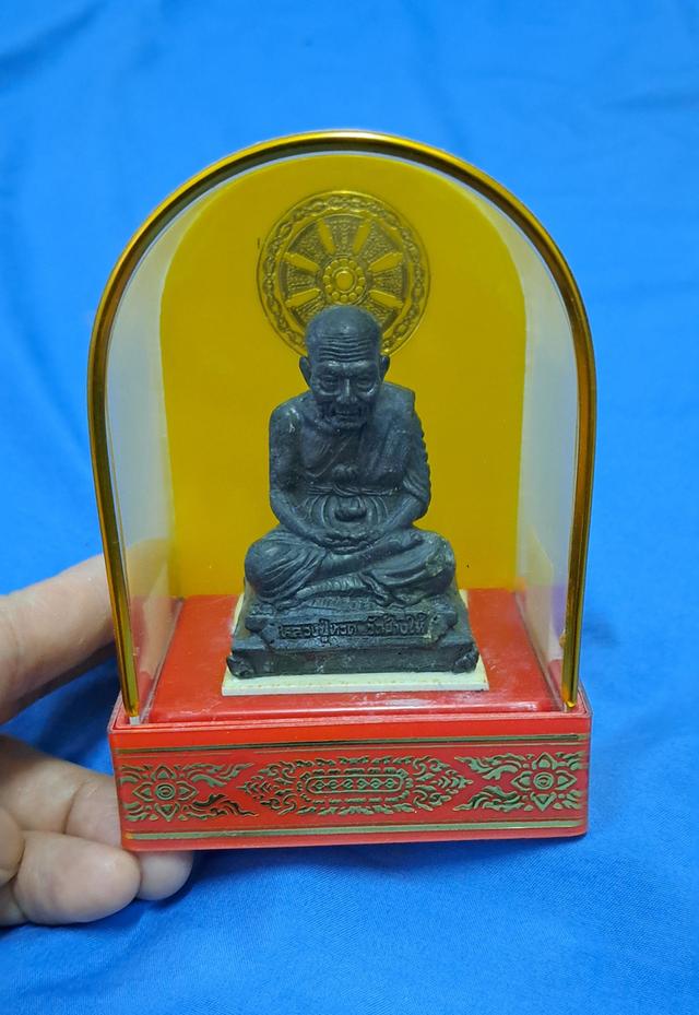  พระบูชาตั้งหน้ารถ หลวงปู่ทวด วัดช้างให้  ปัตตานี เนื้อโลหะ ออกวัดวังไผ่ ชุมพร หน้าตัก 1.5 นิ้ว  1