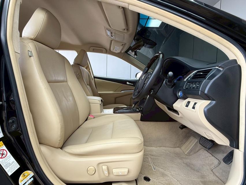 TOYOTA CAMRY, 2.5 HV PREMIUM โฉม ปี12-18 สีดำ เกียร์ออโต้ เบนซิน/ไฮบริด ตัวท็อปสุด มือเดียวป้ายแดง 👉ไมล์แท้ 128,239 km. คู่มือบุ๊คเซอร์วิสครบ รูปที่ 7
