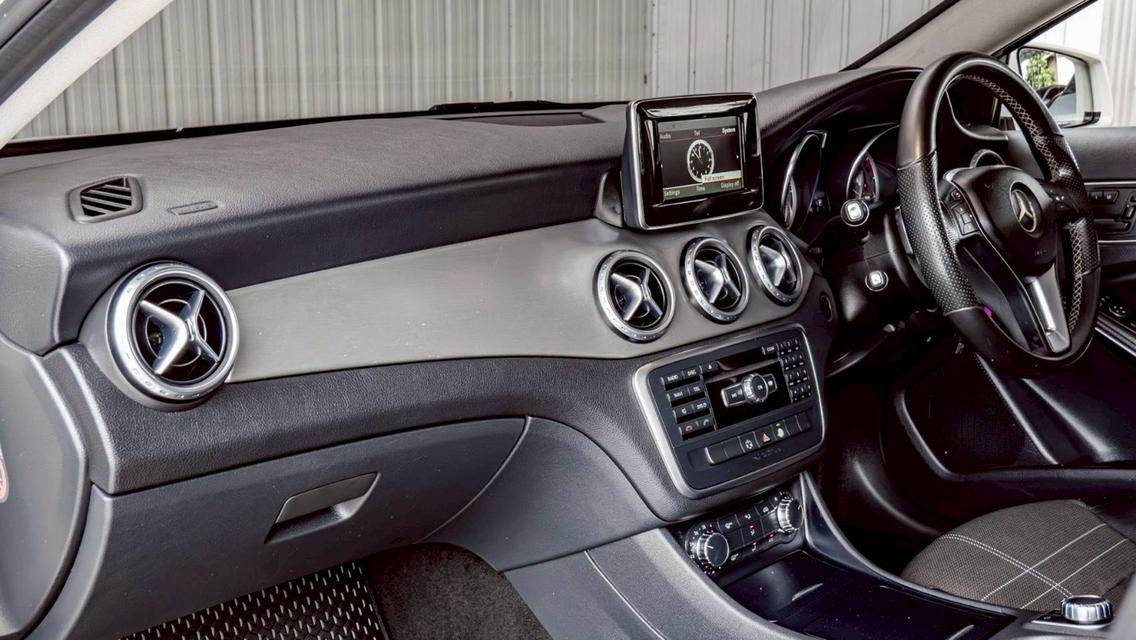 BENZ GLA-CLASS 200 ปี 2015 สีขาวโฉม W156 ปี14-20 รูปที่ 9