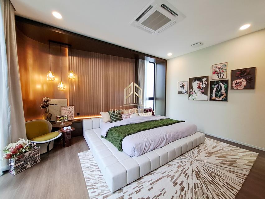 VIVE New Krungthep Kreetha 3-Storey Modern Show Home 11