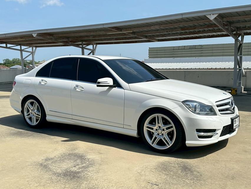 Mercedes-Benz C250 CGI 1.8L BlueEFFICINEY AMG (W204) รถมือเดียวออกห้างสภาพสวยพร้อมใช้งาน