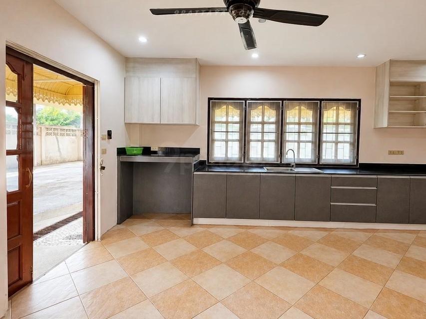 Urgent Sale — Detached House in Pong, Bang LamungDetached house for urgent sale in Pong, Bang Lamung. Spacious land plot with large parking area 3