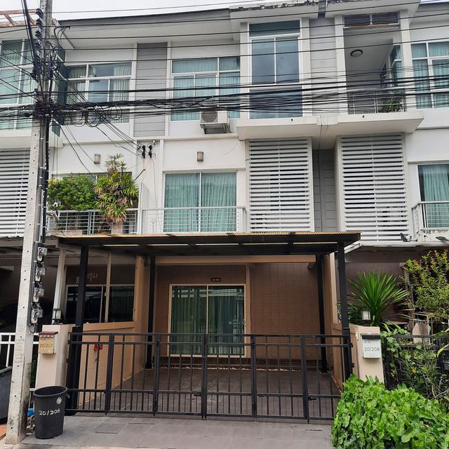 ขาย Townhome 3ชั้น ม. เดอะเมโทร พระรามเก้า เดินทางสะดวก ใกล้รถไฟฟ้าเหลือง+AirportLink หัวหมาก ใกล้มอเตอร์เวย์ไปชลบุรี รพ. สมิติเวชศรีนครินทร์ 14