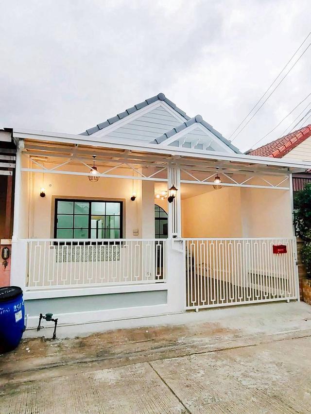 หมู่บ้านวรารักษ์ รังสิตคลองสาม ทาวน์เฮาส์ชั้นเดียว  ตกแต่งใหม่ เหมือนบ้านพักตากอากาศ เหมาะกับการพักผ่อน 2