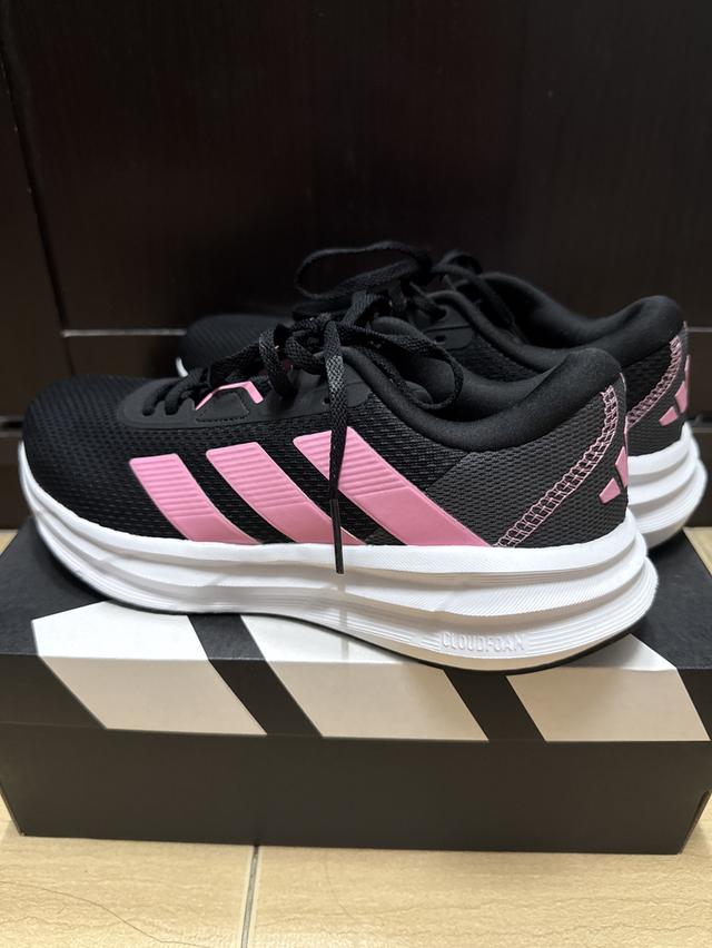 รองเท้า adidas galaxy 7