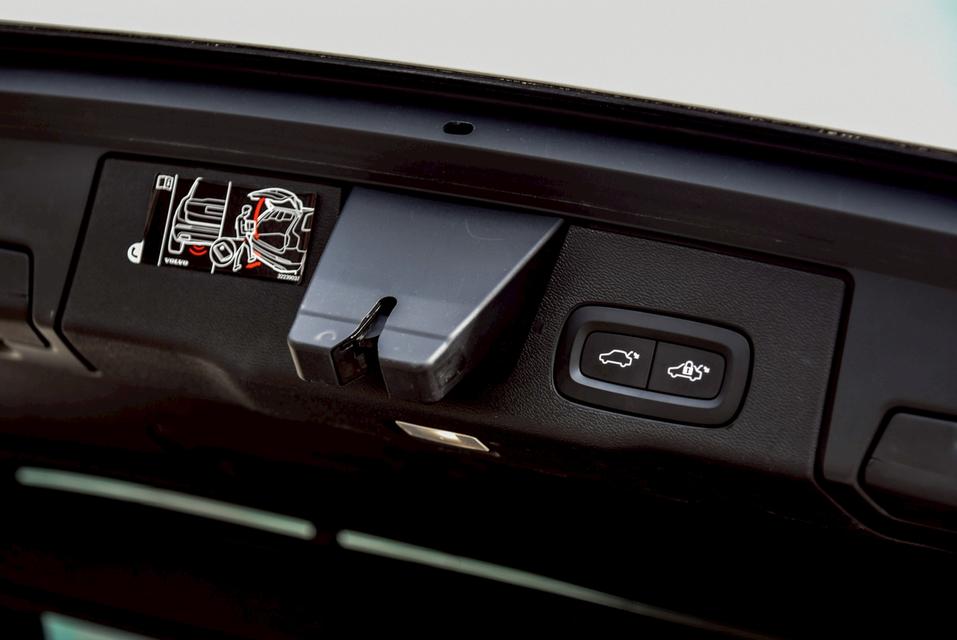 รหัสรถ CBL7547 Volvo XC60 2.0 T8 R-Design 4WD AT 2019 7