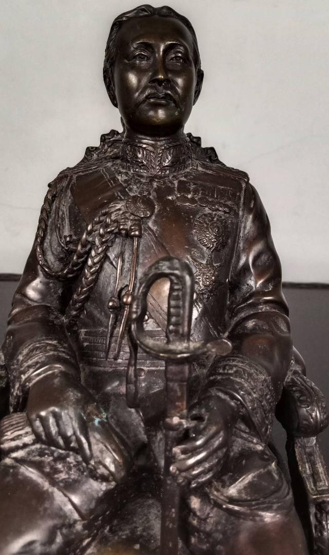 572.พระบรมรูปหล่อในหลวงรัชกาลที่ 5 พระบาทสมเด็จพระปรมินทรมหาจุฬาลงกรณ์ พระจุลจอมเกล้าเจ้าอยู่หัว ทรงประทับนั่งบัลลังก์ รูปย่อยที่ 3