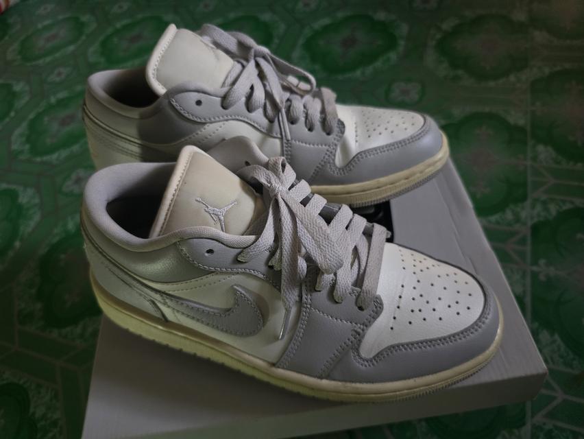 รองเท้า ไนกี้ Air jordan 1 low สีเทาขาว 10