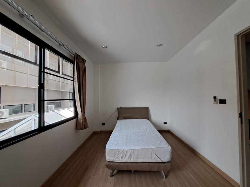 ให้เช่าบ้านใหม่ทั้งหลัง 3 ชั้น ครึ่งสไตล์ Loft Modern เพดานสูง พร้อมเฟอร์ 3 นอน 3 น้ำ บนถนนแจ้งวัฒนะ ใกล้รร. นานาชาติ ใกล้บีทีเอส สามัคคี สายชมพู 11