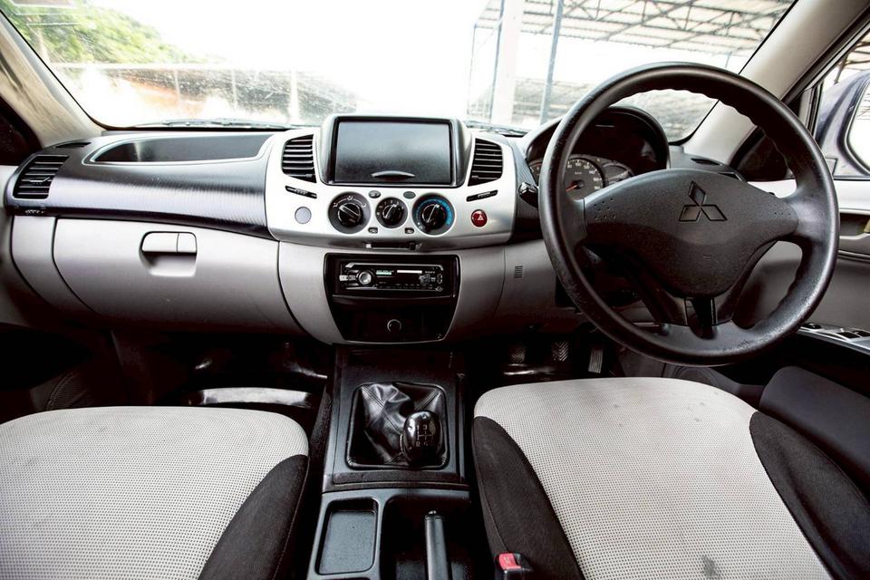 Mitsubishi Triton Cab 2.4 เบนซิล สีเทา CNG ปี 2011 มือเดียวป้ายแดง 17