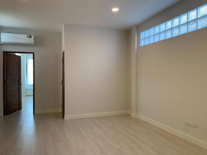 🏡💖 ขาย/ให้เช่าด่วน! ทาวน์เฮ้าส์ 2.5 ชั้น ซอยจิ๊ปดำริห์ ดินแดง (รีโนเวทใหม่หมด) ใกล้ MRT สุทธิสาร 🚆 6