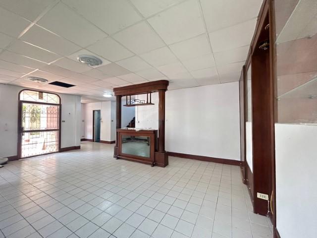 ให้เช่าบ้านเดี่ยว2ชั้น100ตร.วซอยปุณณวิถี49มี3นอน4น้ำ1ทำงาน2แม่บ้านห้องน้ำแม่บ้านแอร์3เครื่องโรงจอดรถหลังคา 3 คัน ใกล้ BT 3