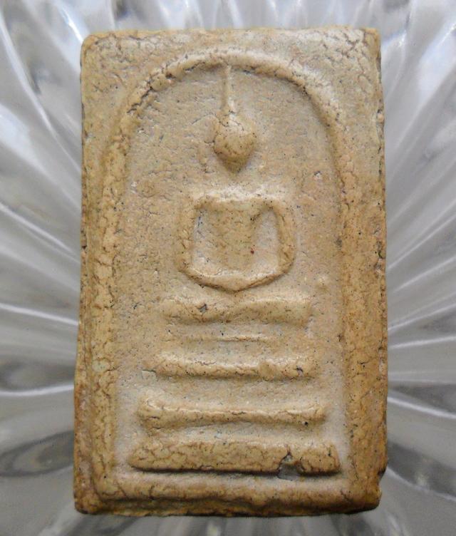 เหรียญนั่งพานหลวงพ่อเกษมเขมโกค่ะ 3