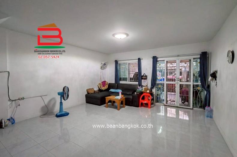 ทาวน์เฮาส์ หมู่บ้าน อยู่เจริญ 5 (รังสิต-นครนายก 74) ติดถนนไสวประชาราษฎร์ เนื้อที่ 21.6 ตารางวา ใกล้ตลาดกลางลาดสวาย ตำบลลาดสวาย อำเภอลำลูกกา จังหวัดปทุ 5