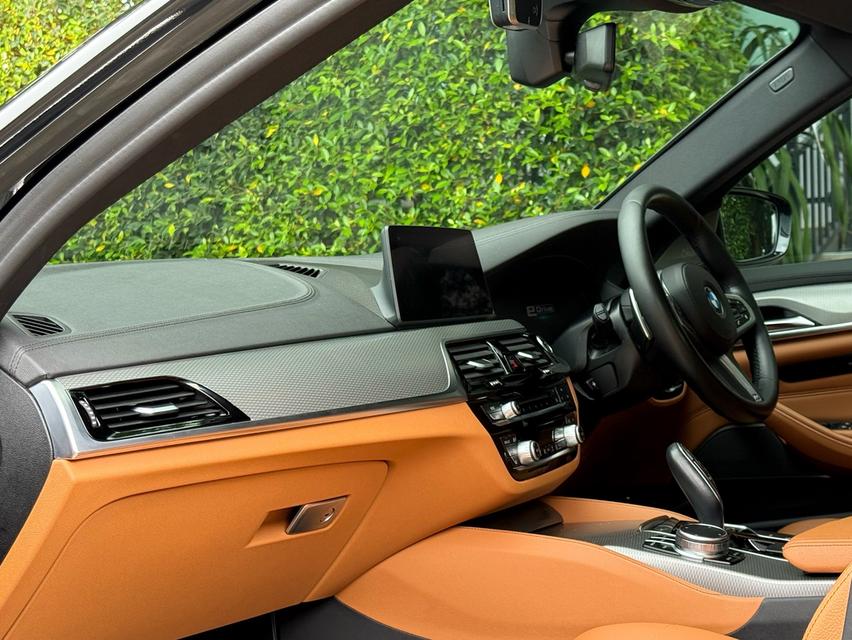 2019 BMW 530e MSPORT รถมือเดียวออกป้ายแดง รถวิ่งน้อยเพียง 90,000 กม รถเข้าศูนย์ทุกระยะ ไม่เคยมีอุบัติเหตุครับ 11
