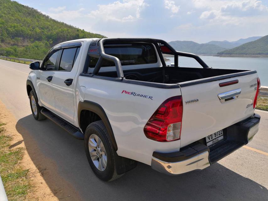 TOYOTA REVO 4 ประตู สีขาว เกียร์ธรรมดา 4