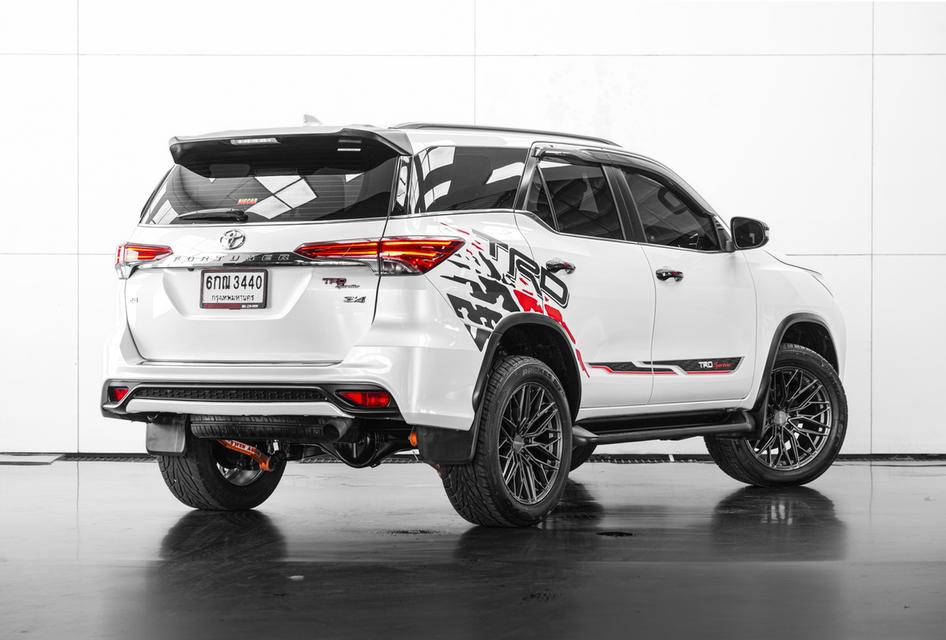 2016 Toyota Fortuner 2.8 TRD Sportivo 4WD SUV AT สีขาว ไมล์ 140764 กม.