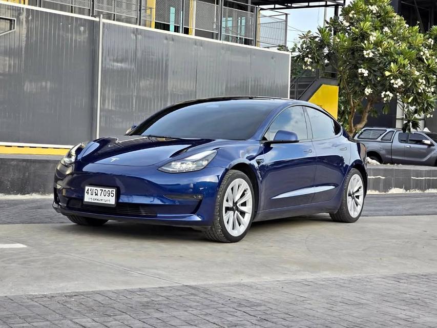 Tesla Model S สีน้ำเงินสวยมาก