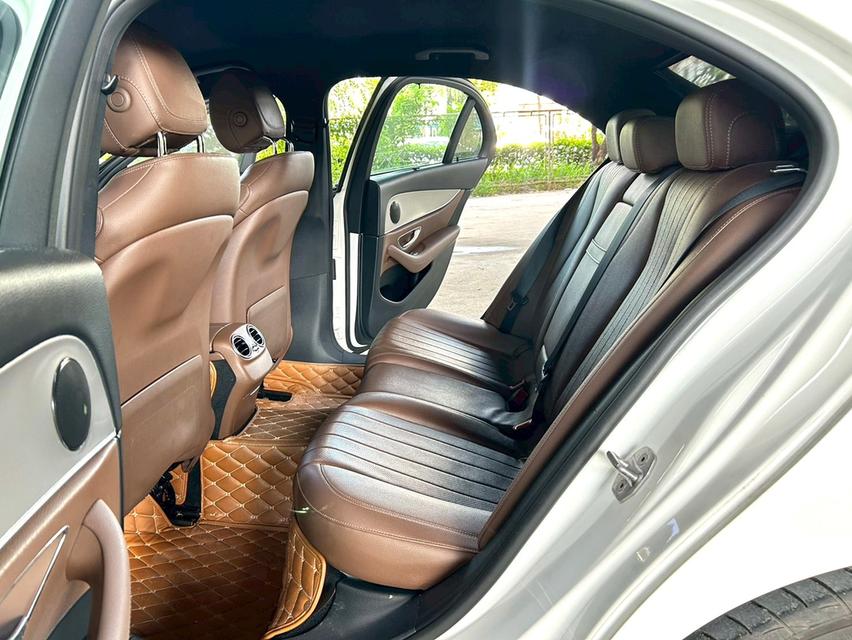 ขายรถ Benz E350e Avantgarde W213 ปี 2017 สีขาว เกียร์ออโต้ 12