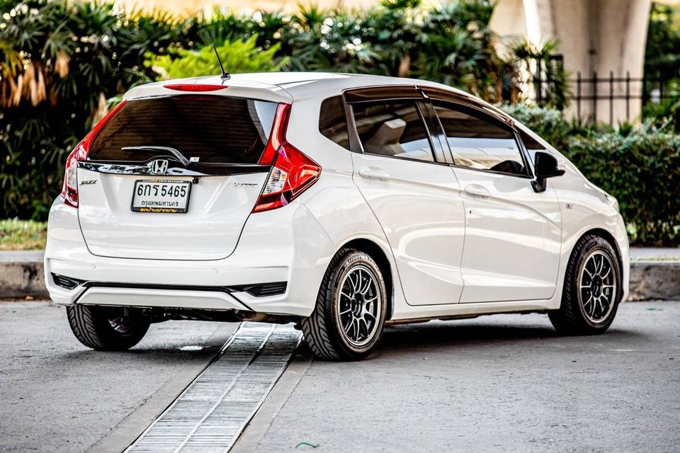 Honda Jazz 1.5 SV ปี 2018 สีขาว มือเดียวป้ายแดง  5