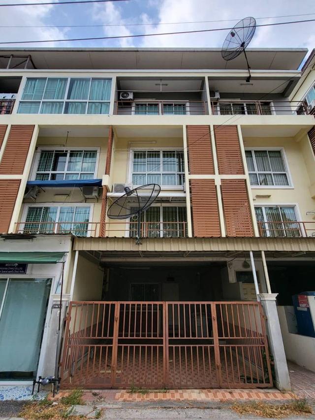 หอพักทาวน์โฮม 8 ห้อง 1