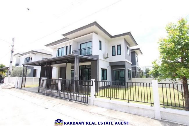 ขายบ้านเดี่ยว 64.2 ตร.ว.บริทาเนีย บางนา กม. 42 พร้อมอยู่ 4 นอน 5 ห้องน้ำ 1 ห้องครัว แถมแอร์ 5 เครื่อง เฟอร์ฯบางส่วน 6