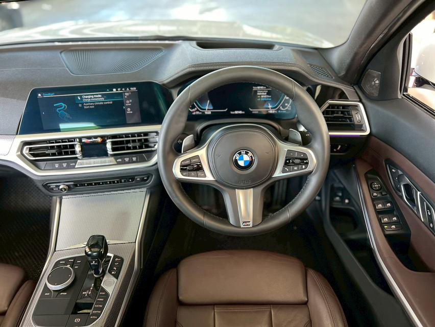 ปี 2020 BMW SERIES 3, 330e M SPORTโฉม G20 ปี18-ปัจจุบัน (จดทะเบียน 2021)สีขาว ไมล์แท้ 92,126 km. เซอร์วิสศูนย์ทุกระยะ 13