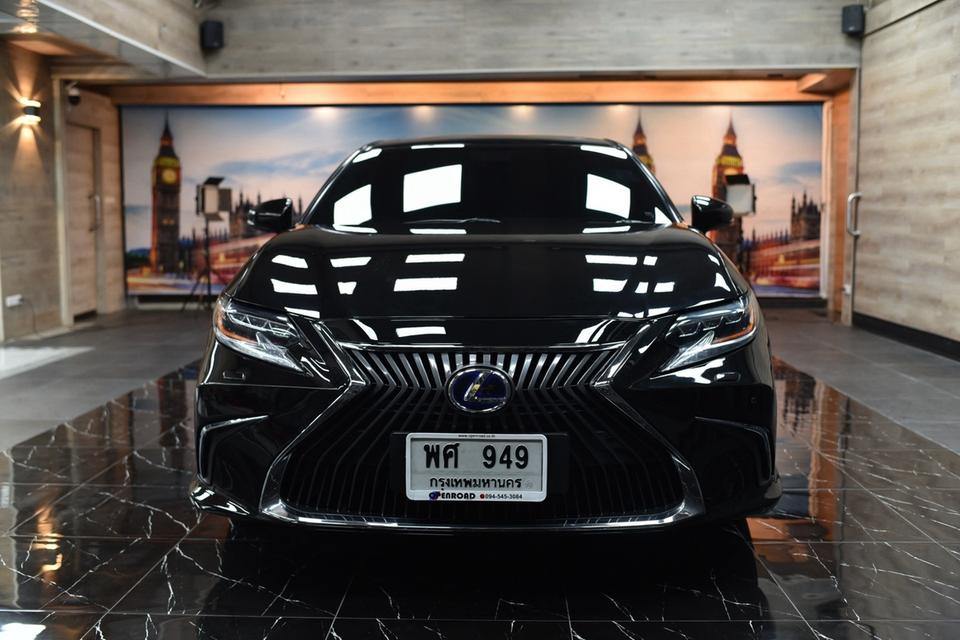 Lexus ES300h ปี 2015