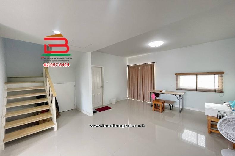 บ้านแฝด เนื้อที่ 35.8 ตร.ว. เดอะ วิลเลจ รังสิต-วงแหวน The Village Rangsit-Wongwaen ถนนรังสิต-นครนายก ตำบลลาดสวาย อำเภอลำลูกกา ปทุมธานี 8