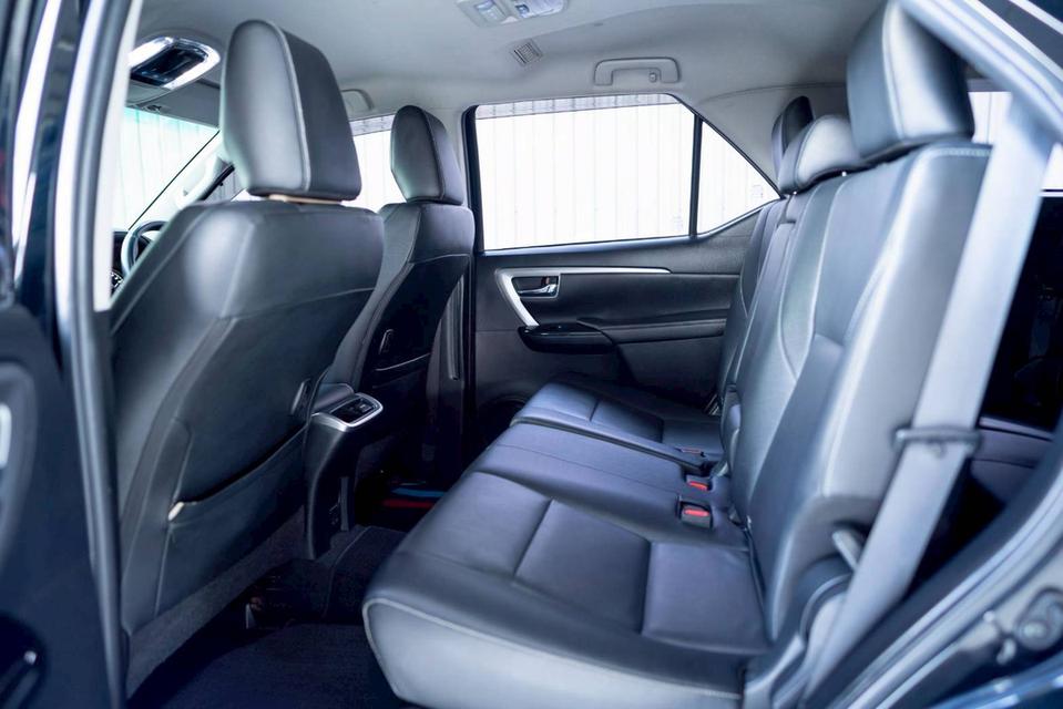 Toyoya Fortuner 2.4V Eeader ปี21 14