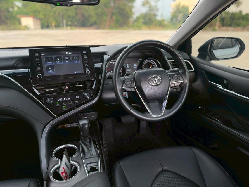 TOYOTA. CAMRY  Sedan 4dr Sport SA 8sp FWD 2.5 (MNC)  Y2022 สีขาว  ออโต้ 13