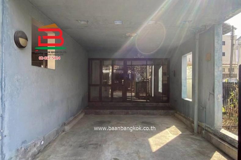 ทาวน์โฮม ซิตี้ทาวน์โฮมลาดพร้าว 80 (ใกล้ตลาดสะพานสอง) เนื้อที่ 22.8 ตรว. แขวงวังทองหลาง เขตวังทองหลาง 4