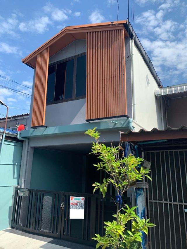 ขาย: ทาวน์เฮาส์ 2 ชั้น เนื้อที่ 16 ตรว. หมู่บ้านเก้าแสนเจ็ด ถนนสวนสยาม 16 แยก 3-3  2