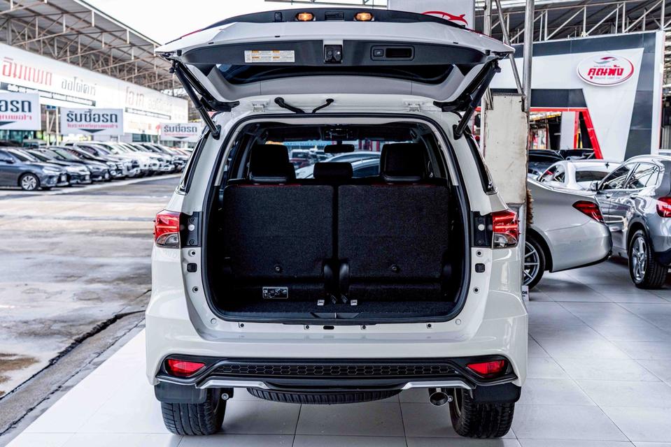 รหัสรถ NP1057 TOYOTA FORTUNER 2.8TRD BLACK TOP 4WD 2019 6