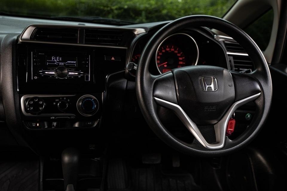 Honda Jazz 1.5S ปี 2018 สีดำ เกียร์ออโต้ มือเดียวป้ายแดง  16