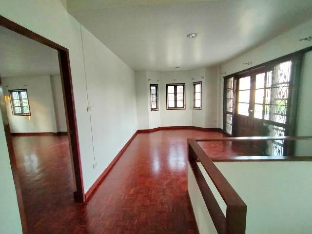 ตลาดสัมมากรเมืองเอก 1กม. MRT หลักหก 2.3 กม. ใหญ่มากให้เช่าบ้านเดี่ยว 2 ชั้น 250 ตร.ม.63 ตร.วา.ม.รังสิต 1.5 กม.3 นอน 4 น้