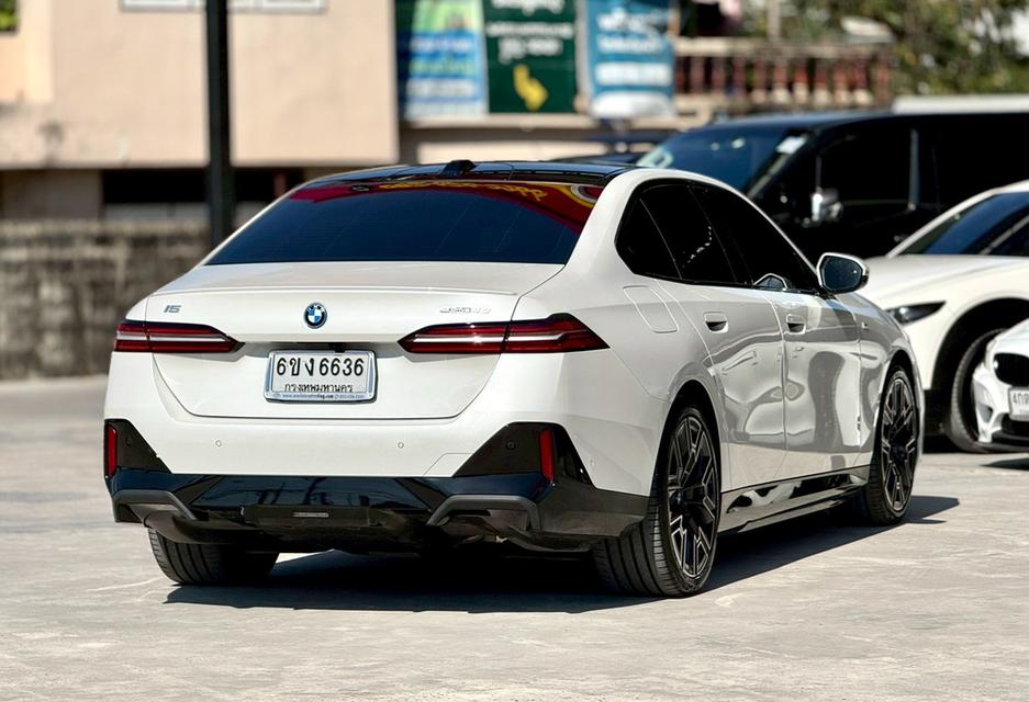 ปี 2023 BMW i5, eDrive40 M SPORT โฉม G60 ไมล์ 37,503 กม. กุญแจ/การ์ดครบ รูปที่ 4