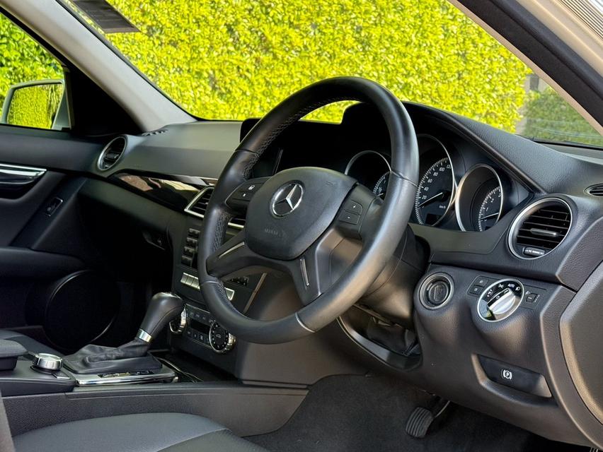 2014 BENZ C200 W204 รถมือเดียวออกป้ายแดง รถวิ่งน้อยเพียง 108,000 กม รถเข้าศูนย์ตามระยะ รถไม่เคยมีอุบัติเหตุครับ 10