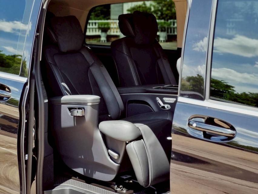 Benz V 300d Exclusive ปี 2025 ไมล์ 7,1xx km. 8