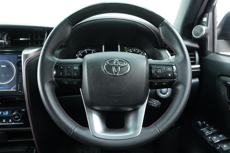 2020 TOYOTA FORTUNER 2.8 LEGENDER BLACK TOP 2WD SUV สีขาว-ดำ เลขไมล์ 99877 กม. 11