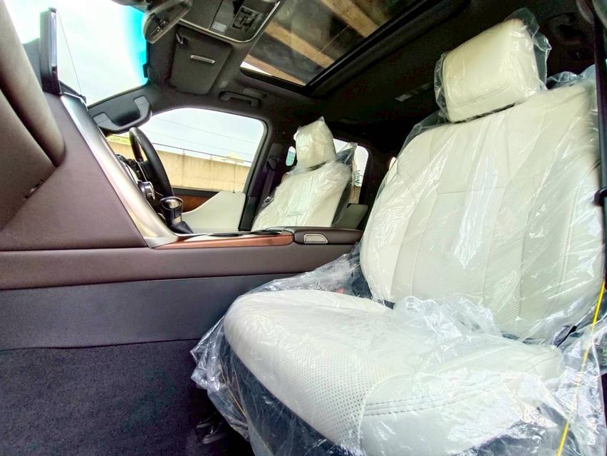 รหัสรถ PEAT53 LEXUS LX600 7 seat เครื่อง 3.5 turbo 415 แรงม้า 12