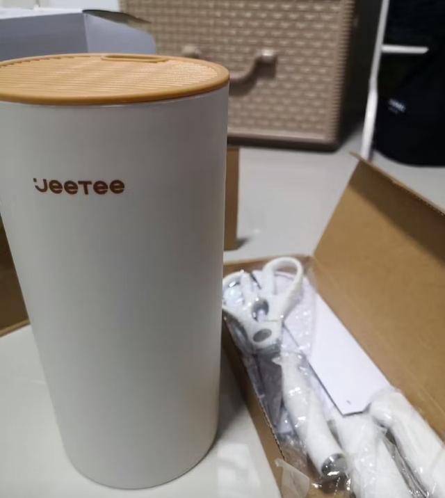 ชุดมีดทำครัวพร้อมที่เก็บมีด ยี่ห้อ JEETEE 2