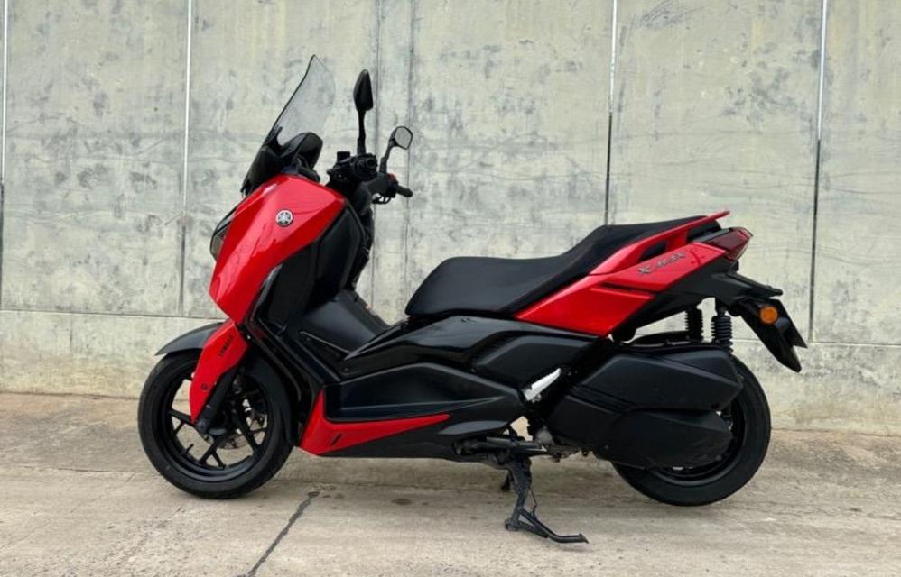 Yamaha XMAX 300 สีแดง 3