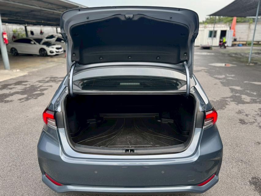 TOYOTA  ALTIS  Sedan 4dr Hybrid High E-CVT 7sp FWD 1.8สีเทา  Y2019 เกียรออโต้  6