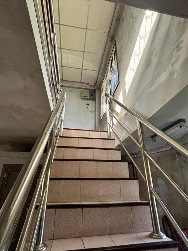 ขายตึก อาคารพาณิชย์ 2 ชั้น ถลาง ภูเก็ต ติดถนนเชิงทะเล ทำเลทอง เหมาะทำธุรกิจหลายรูปแบบ โทร 065-8785994 8